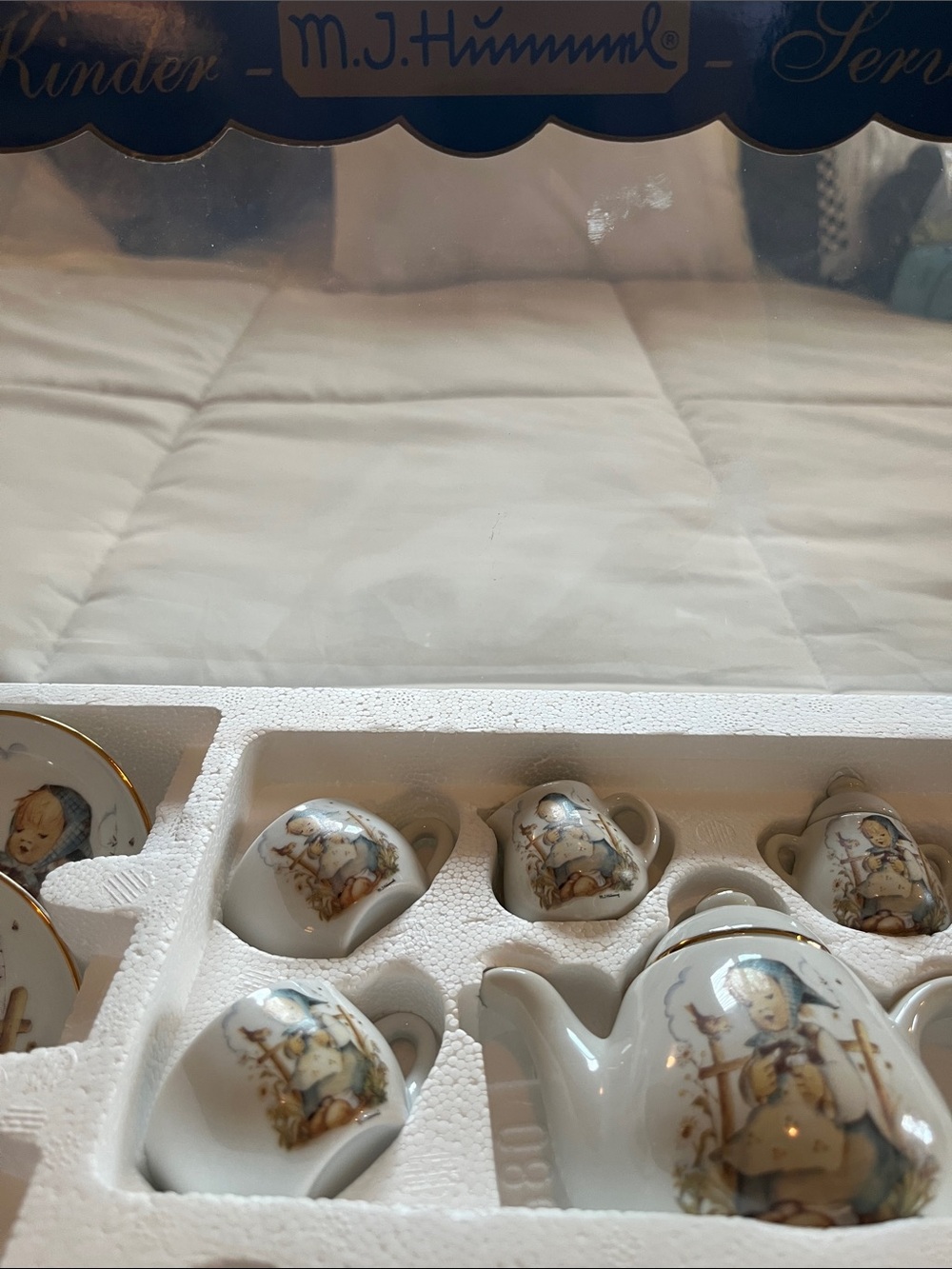 Bird & Blue Bonnet Girl ~ 16 Piece Tea Set
Kinder -M.J.H’nnnnnnl- Service - Picture 6 of 8